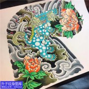 <b>传统彩色唐狮牡丹花纹身手稿图案</b>