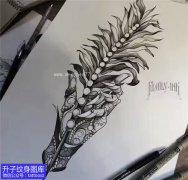 <b>欧美手羽毛纹身手稿图案</b>