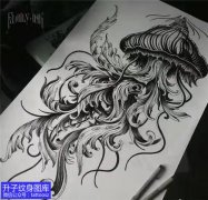 <b>欧美黑灰水母纹身手稿图案</b>