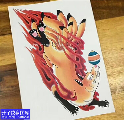 彩色狐狸与火焰纹身手稿图案