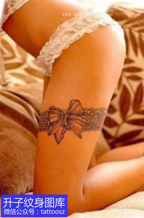 美女大腿外侧蕾丝蝴蝶结纹身图案