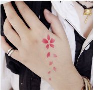 <b>今日推荐樱花纹身图案，纹身当中比较小的素材！</b>
