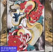 <b>金色眼镜蛇与红色菊花纹身手稿图案</b>
