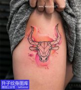 <b>女性大腿内侧泼墨牛头纹身图案 金牛座纹身</b>