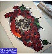 <b>骷髅头与红色菊花纹身手稿图案</b>