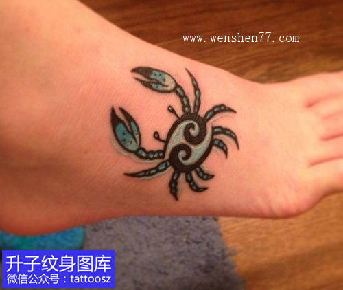 女性脚背螃蟹纹身图案 巨蟹座纹身