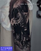 <b>大臂黑灰骷髅纹身图案</b>