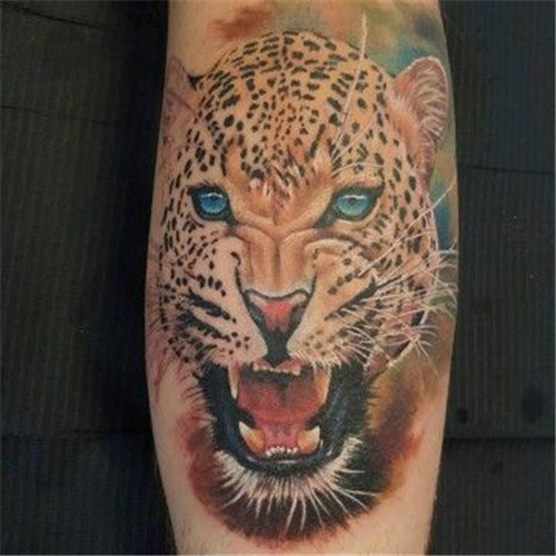 小腿外侧彩色写实豹子纹身