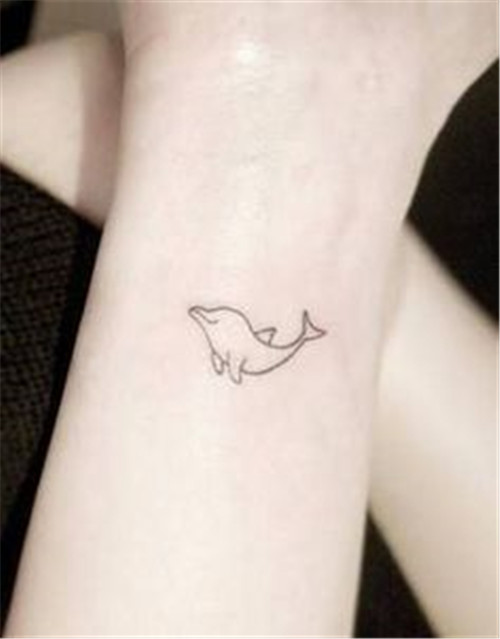 手腕小清新海豚纹身图案