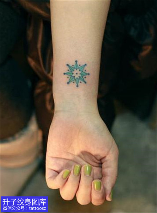 手腕彩色八角星纹身图案-精致图片