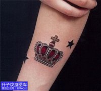 <b>手腕简单小清新皇冠纹身图案</b>