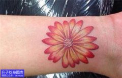 <b>手腕彩色菊花纹身图案-精致小图</b>