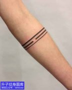 <b>手臂臂环纹身三条直线纹身图案</b>