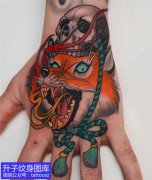 <b>手背传统狐狸头与骷髅头纹身图案</b>