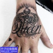 <b>手背皇冠与奇卡诺字母纹身图案</b>