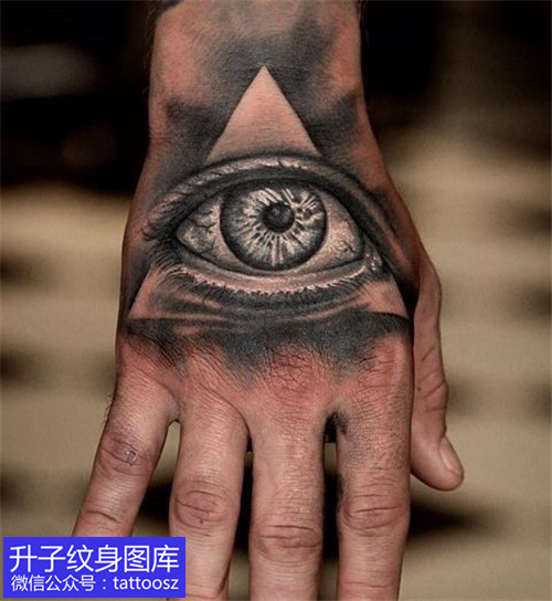 手背黑灰写实逼真眼睛纹身图案