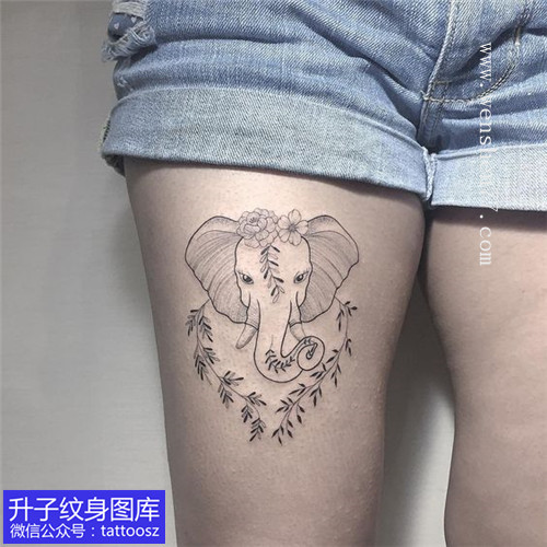 女生大腿外侧小清新象纹身图案