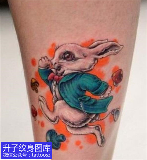 美女腿部可爱彩色兔子纹身图案