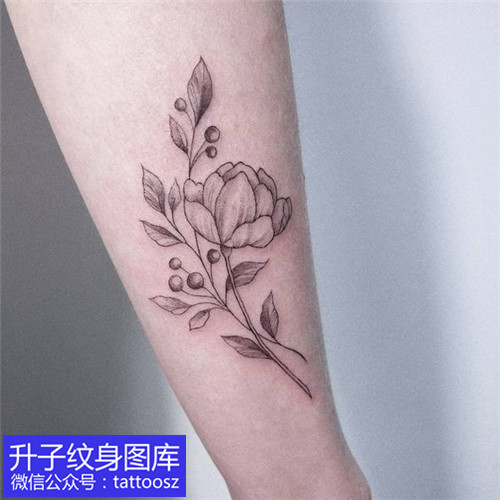 小女生手臂内侧植物素花纹身图案