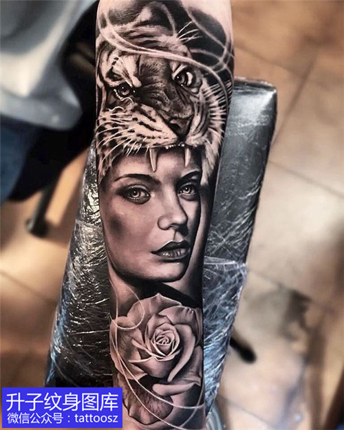 手臂欧美写实纹身老虎美女玫瑰花纹身图案
