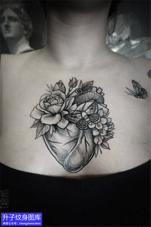 美女胸部正中间心脏纹身图案