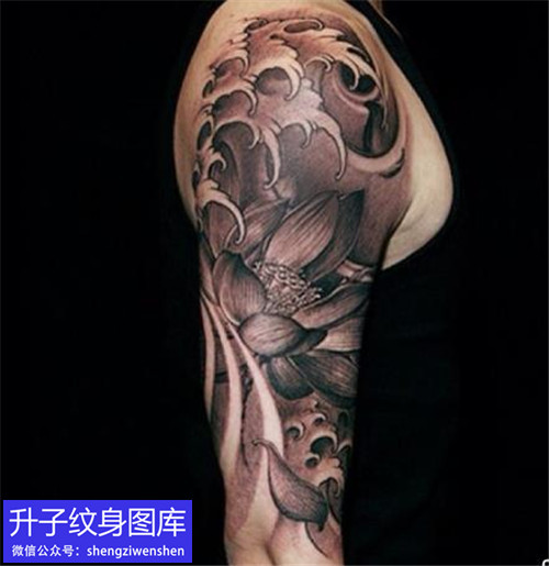 大臂外侧黑灰荷花纹身图案上海苍龙刺青作品
