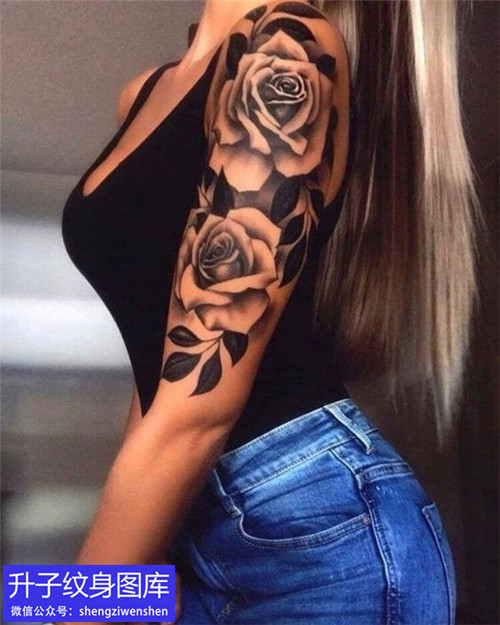 美女大臂外侧欧美玫瑰花纹身图案
