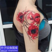 <b>美女大臂外侧精致罂粟花纹身图案</b>