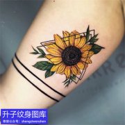 <b>大臂内侧彩色向日葵纹身图案</b>