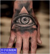 <b>手背欧美黑灰写实眼睛纹身图案</b>