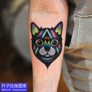 <b>手臂内侧彩色猫纹身图案</b>