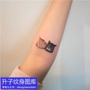 手臂内侧小猫咪纹身图案