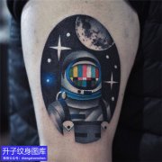 大腿内侧彩色宇航员纹身图案