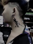 脖子中文书法纹身图案