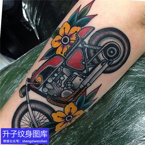 手臂oldschool摩托车纹身图案