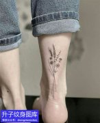 <b>脚后跟植物花纹身</b>