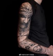 <b>欧美黑灰写实花臂纹身 耶稣与圣母钟表玫瑰花纹身</b>