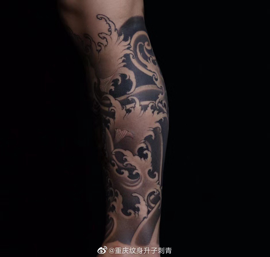 传统包小腿嘎巴拉水浪纹身 重庆最好纹身店