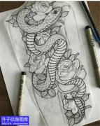 传统蛇和玫瑰花纹身手稿图案