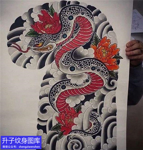 传统半甲蛇牡丹花纹身手稿图案