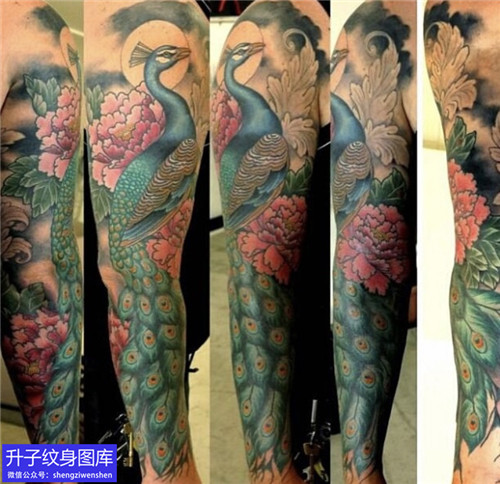 重庆纹身店-非常漂亮的孔雀花臂纹身图案分享