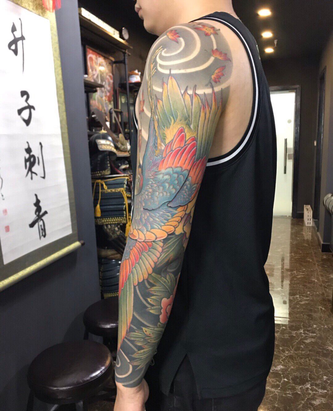 传统彩色仙鹤花臂纹身图案