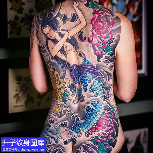 传统满背彩色美人鱼纹身图片