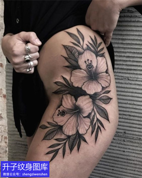 大腿朱槿花素花纹身图案