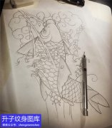 <b>适合满背的鲤鱼纹身手稿图案</b>