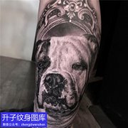 <b>欧美黑灰写实狗狗纹身图案</b>