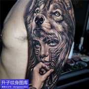 <b>大臂外侧写实肖像狼头纹身图案</b>