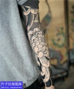 <b>传统菊花花臂纹身图案</b>