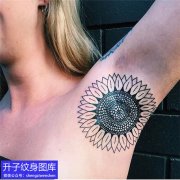 <b>女性腋下向日葵纹身图案</b>