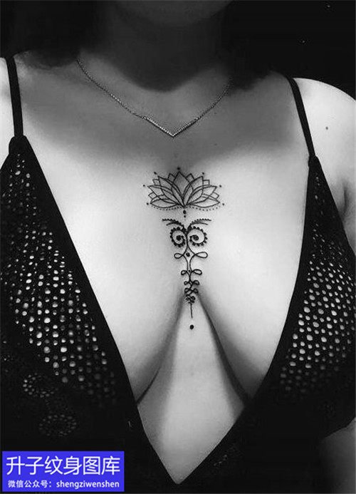 胸部性感的梵花纹身图案